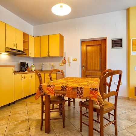Apartments With A Parking Space Mali Lošinj Exterior foto